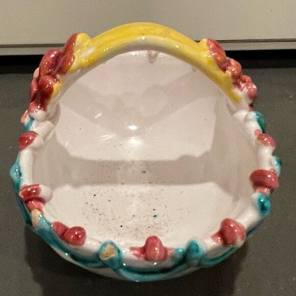 Italian Majolica Glazed piccolo Easter basket with berries and vines artist made - Picture 7 of 7